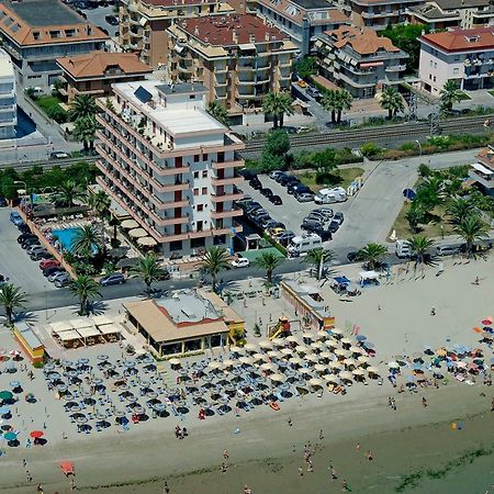Hotel Cristal Cupra Marittima Exteriér fotografie